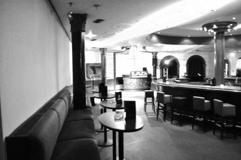 Phantombar-Stuttgart-Innenraum.jpg